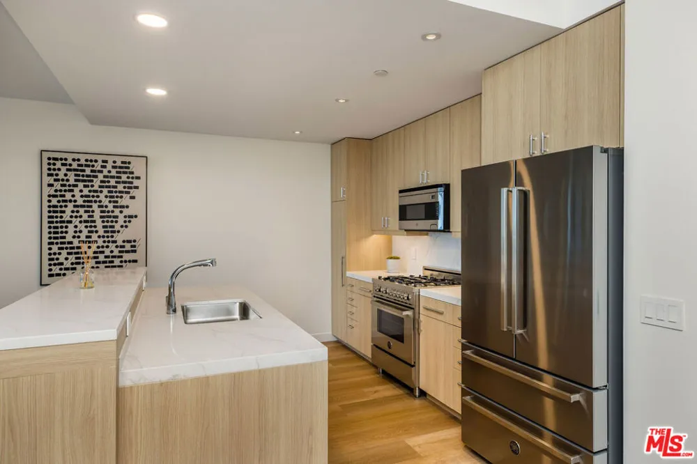 8500 Burton Way #614 Los Angeles, CA 90048
