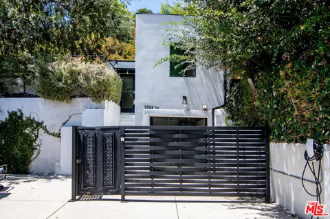 2553 Glen Green Street