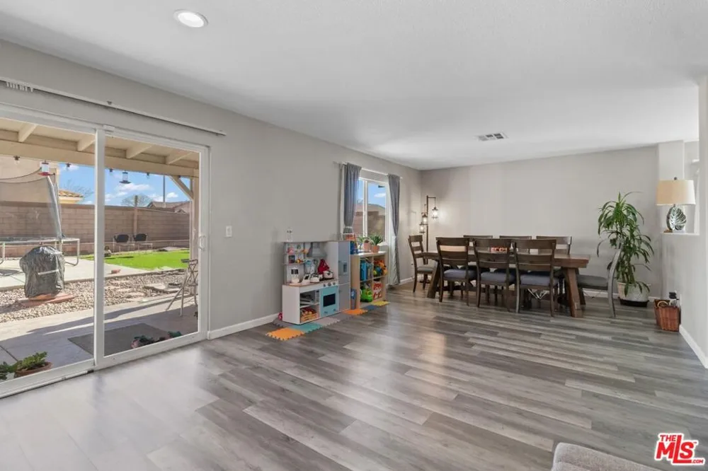 45064 E 18th Street Lancaster, CA 93535