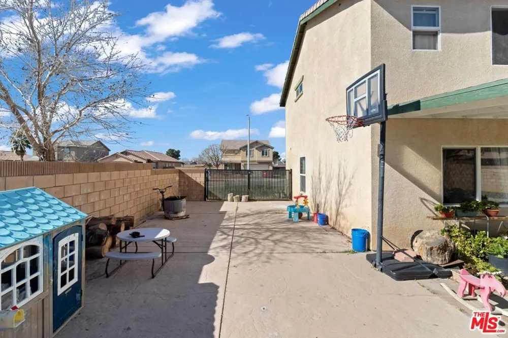 45064 E 18th Street Lancaster, CA 93535