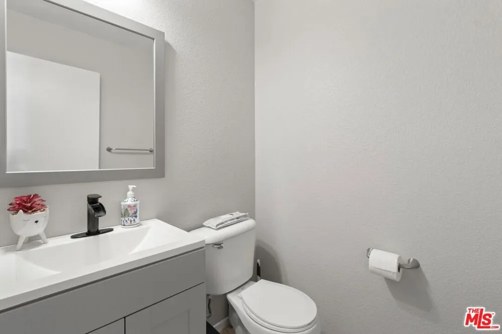 45064 E 18th Street Lancaster, CA 93535
