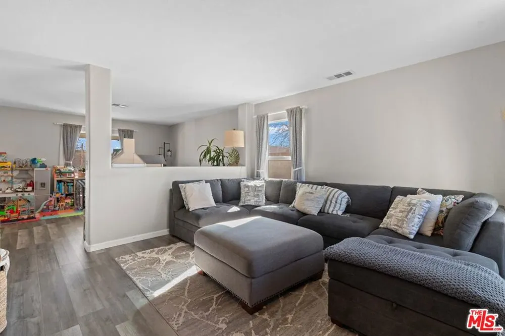 45064 E 18th Street Lancaster, CA 93535