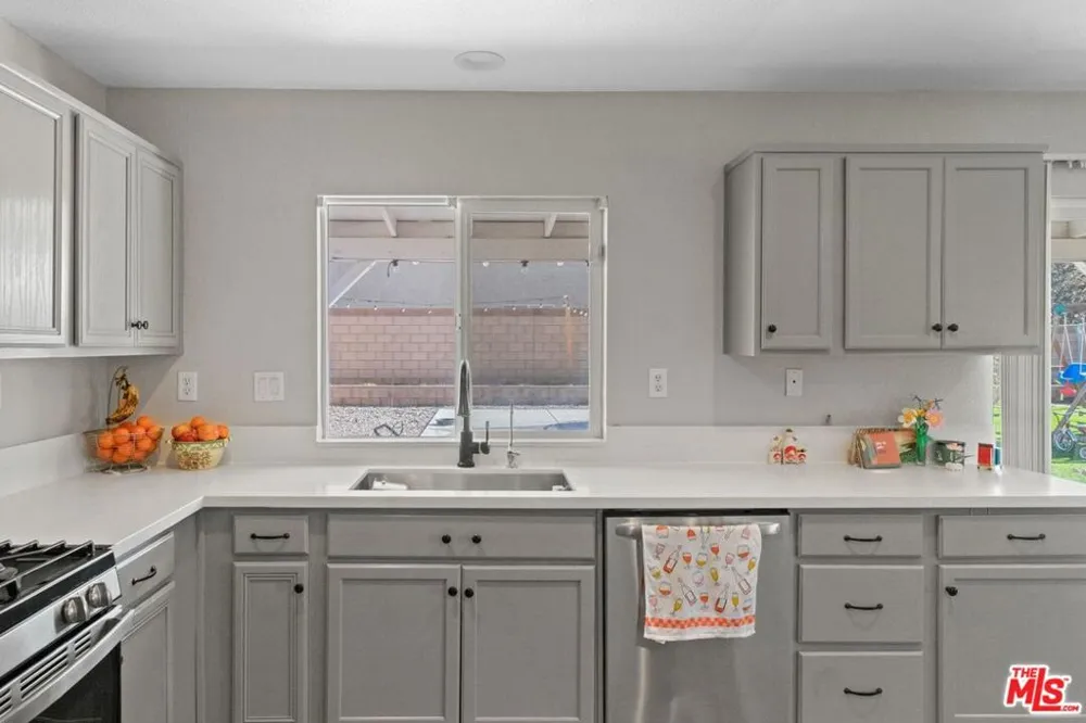 45064 E 18th Street Lancaster, CA 93535