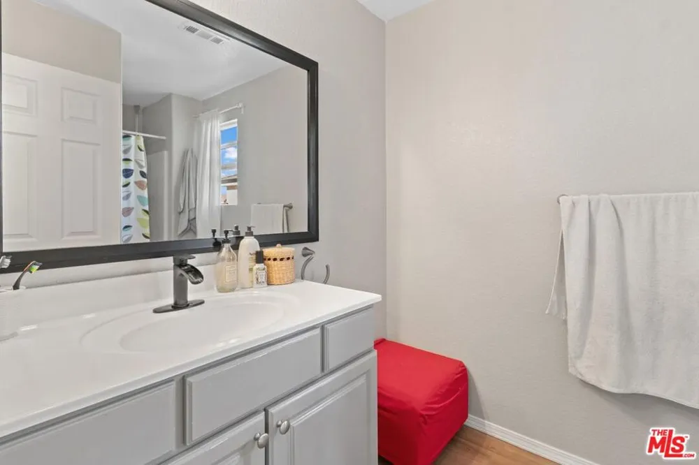 45064 E 18th Street Lancaster, CA 93535