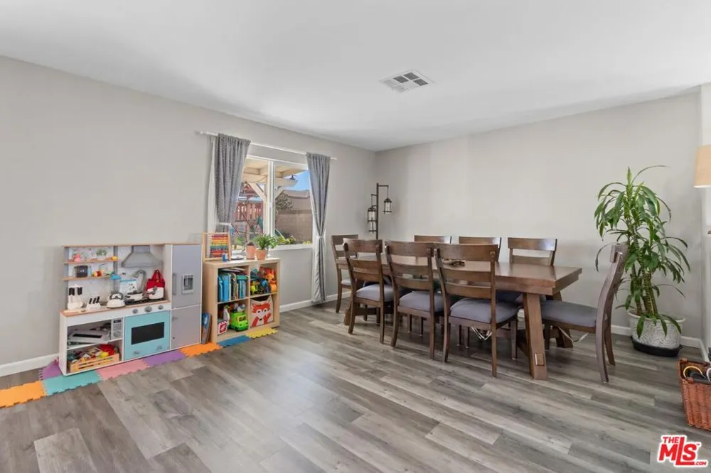 45064 E 18th Street Lancaster, CA 93535