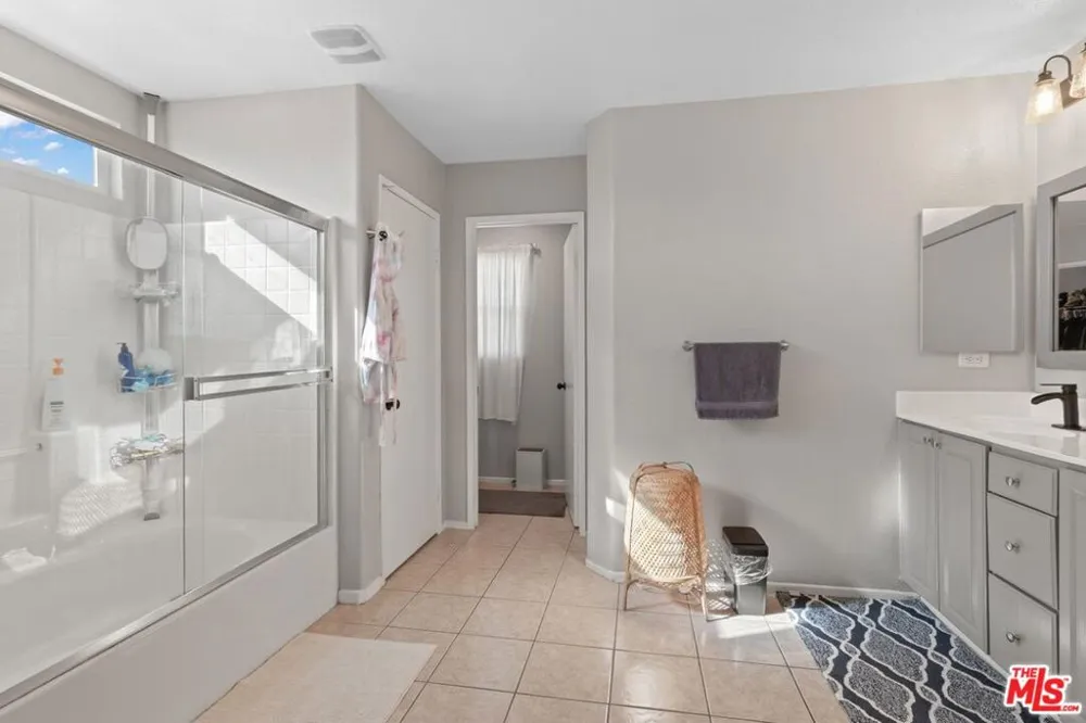 45064 E 18th Street Lancaster, CA 93535