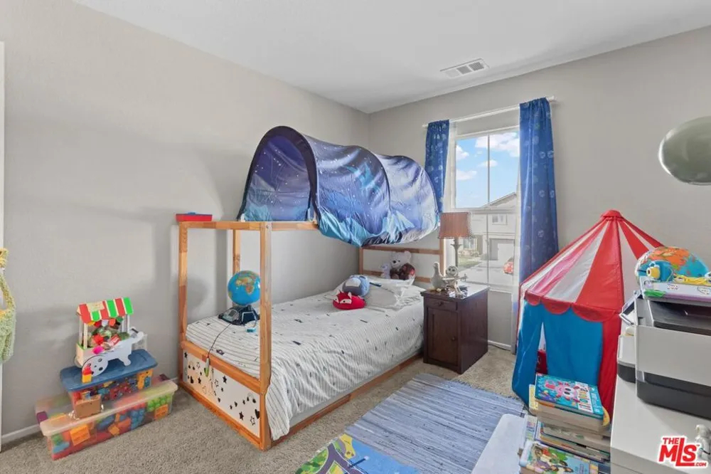 45064 E 18th Street Lancaster, CA 93535