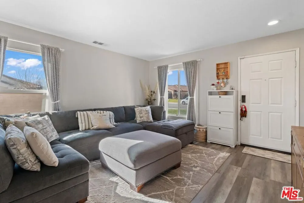 45064 E 18th Street Lancaster, CA 93535