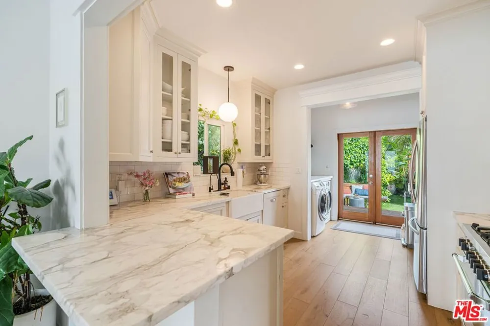 416 Brooks Avenue Venice, CA 90291