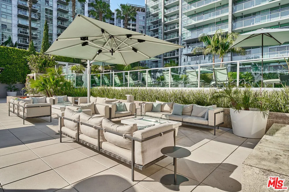 13650 Marina Pointe Drive #404 Marina del Rey, CA 90292