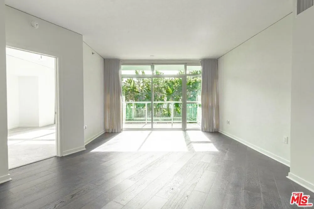 13650 Marina Pointe Drive #404 Marina del Rey, CA 90292