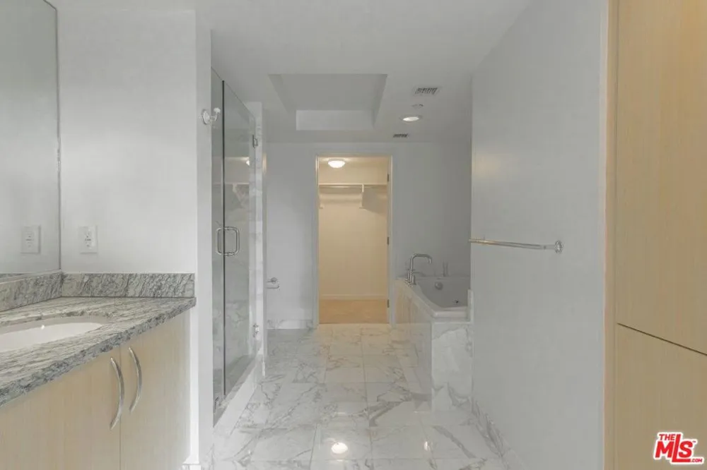 13650 Marina Pointe Drive #404 Marina del Rey, CA 90292