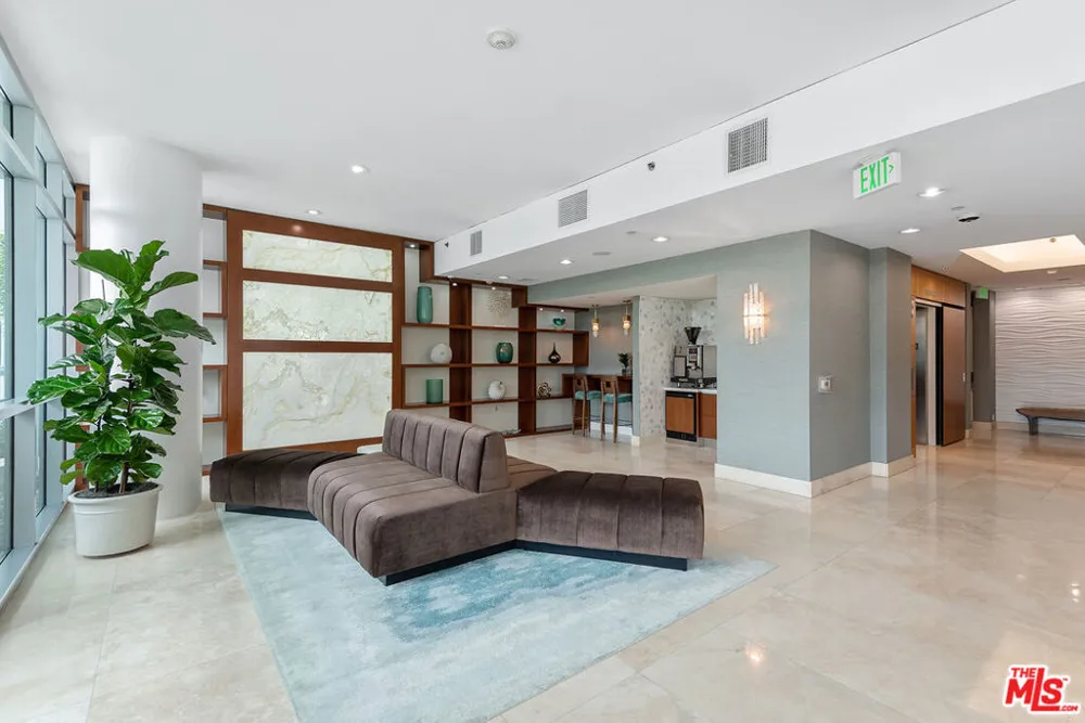 13650 Marina Pointe Drive #404 Marina del Rey, CA 90292