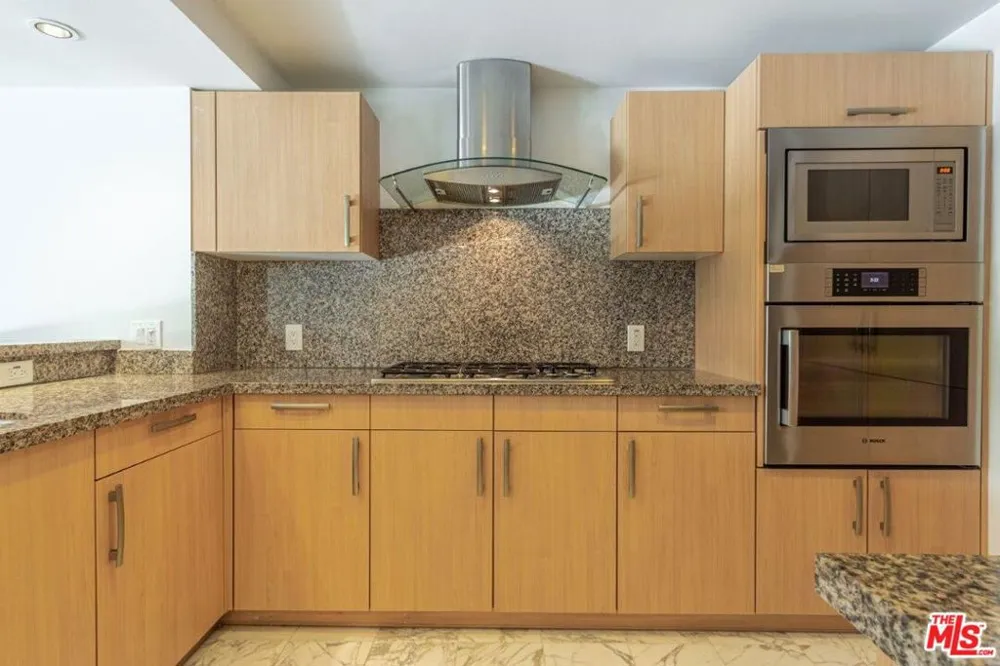13650 Marina Pointe Drive #404 Marina del Rey, CA 90292