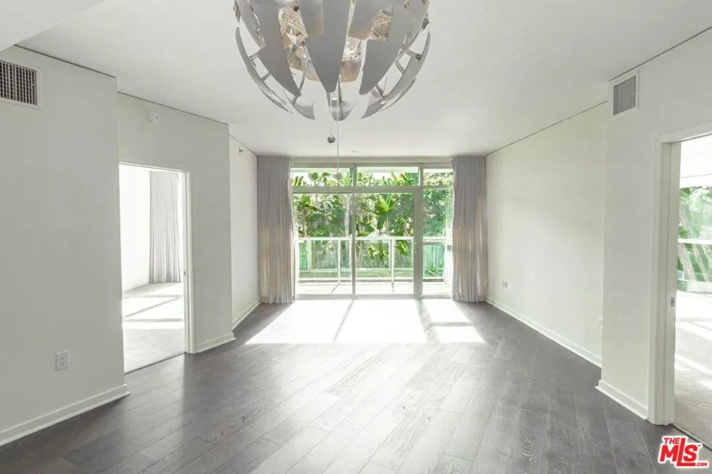 13650 Marina Pointe Drive #404 Marina del Rey, CA 90292