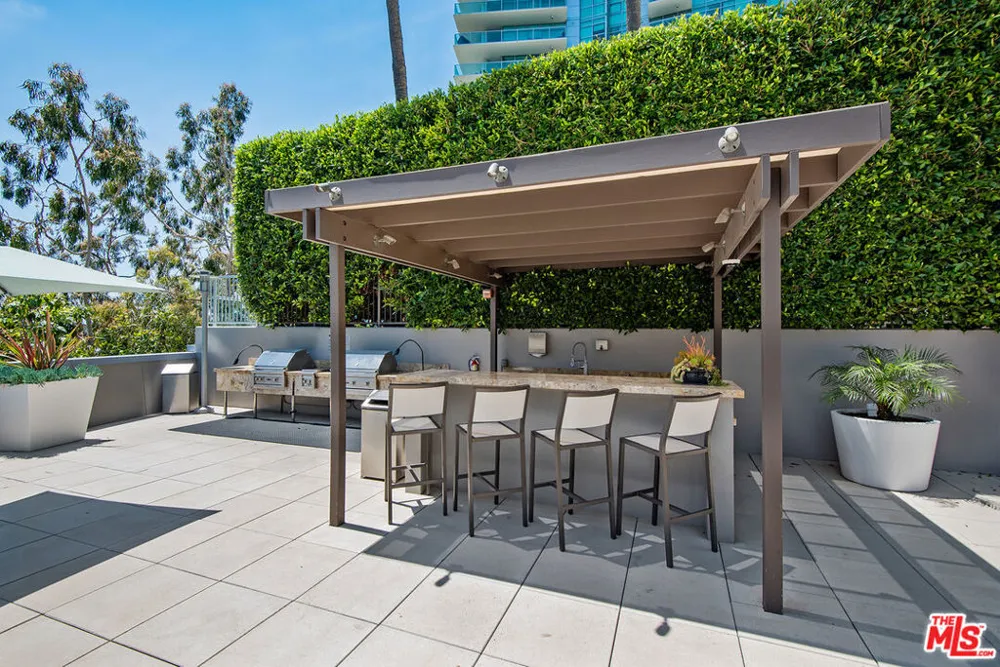 13650 Marina Pointe Drive #404 Marina del Rey, CA 90292