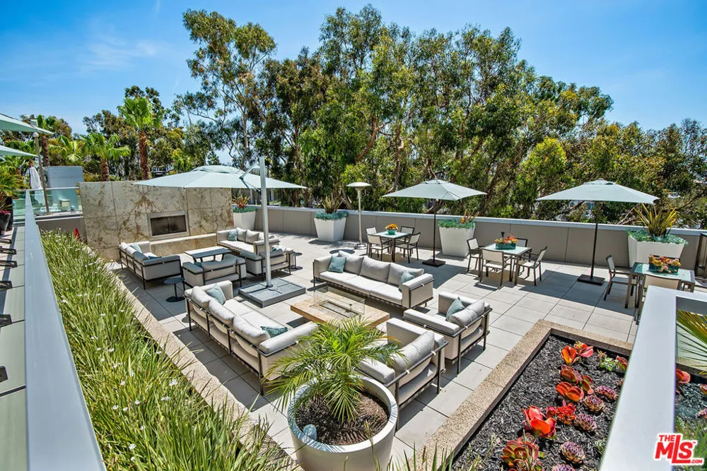 13650 Marina Pointe Drive #404 Marina del Rey, CA 90292