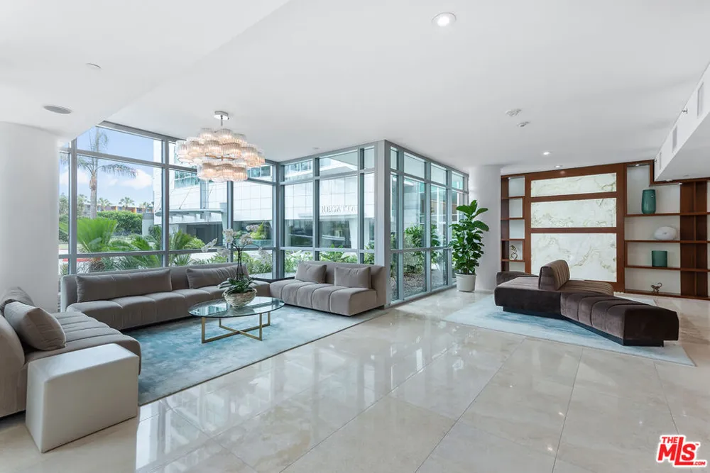 13650 Marina Pointe Drive #404 Marina del Rey, CA 90292