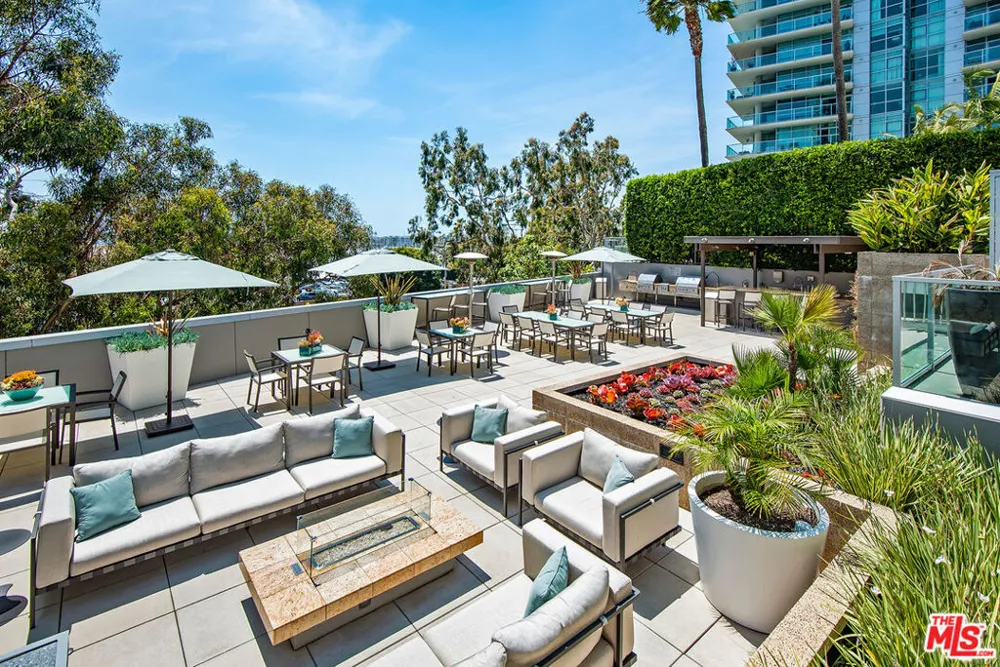 13650 Marina Pointe Drive #404 Marina del Rey, CA 90292