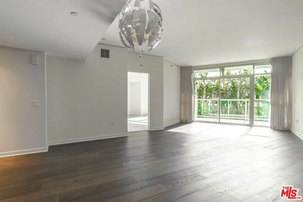 13650 Marina Pointe Drive #404 Marina del Rey, CA 90292