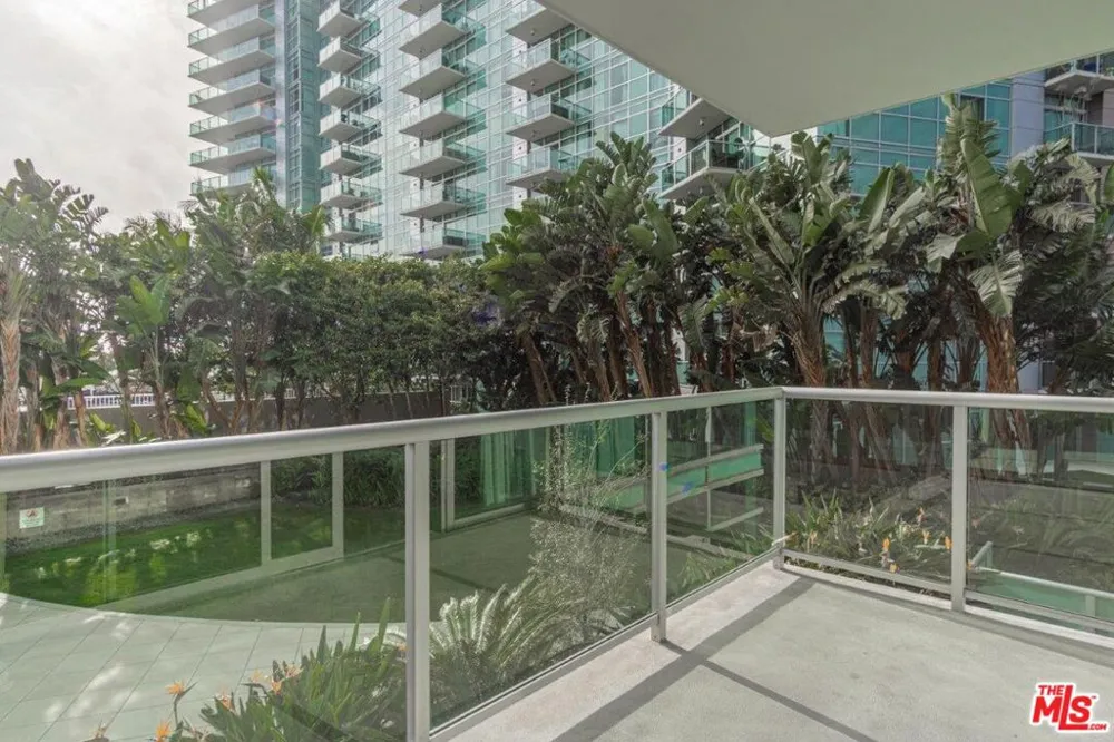 13650 Marina Pointe Drive #404 Marina del Rey, CA 90292