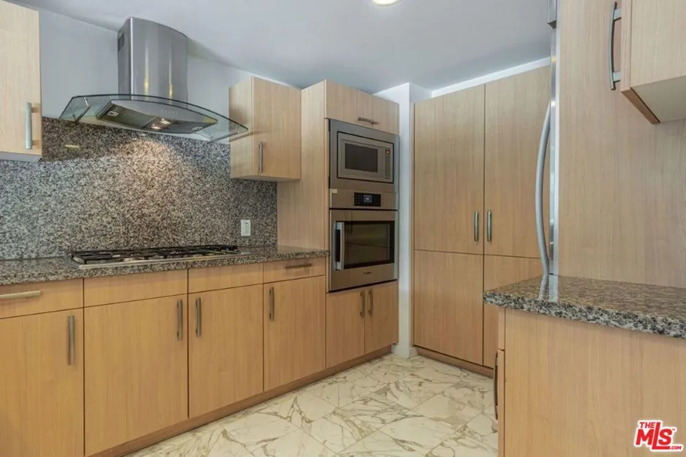 13650 Marina Pointe Drive #404 Marina del Rey, CA 90292
