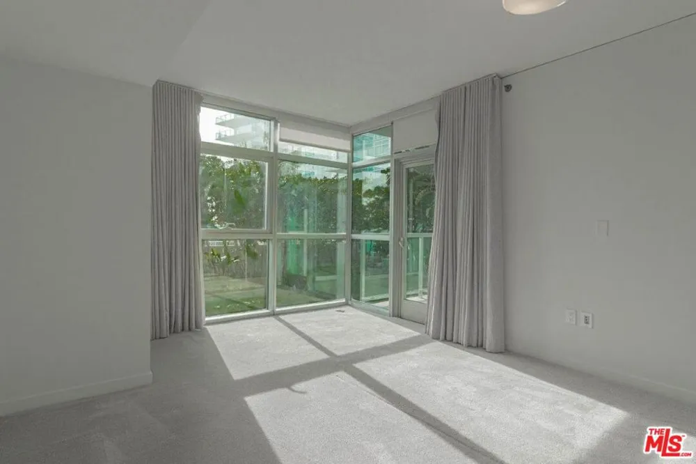 13650 Marina Pointe Drive #404 Marina del Rey, CA 90292