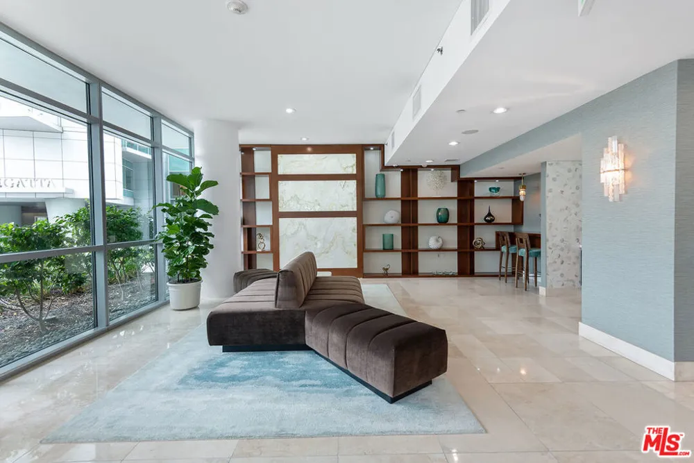 13650 Marina Pointe Drive #404 Marina del Rey, CA 90292