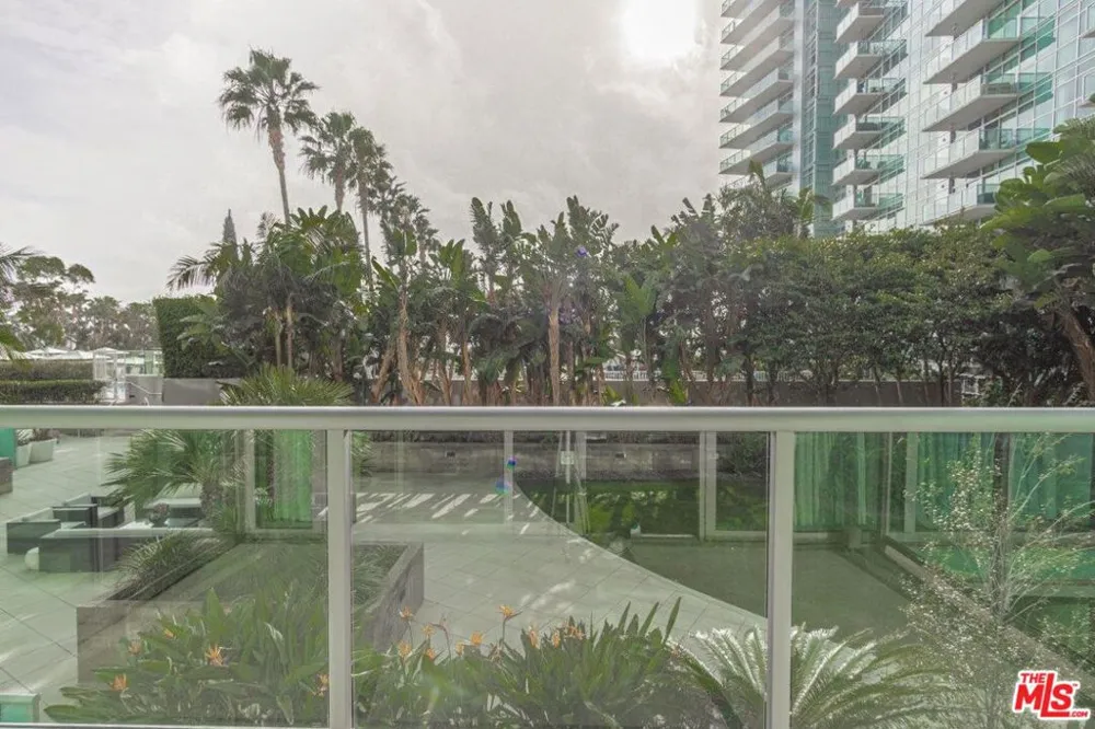 13650 Marina Pointe Drive #404 Marina del Rey, CA 90292