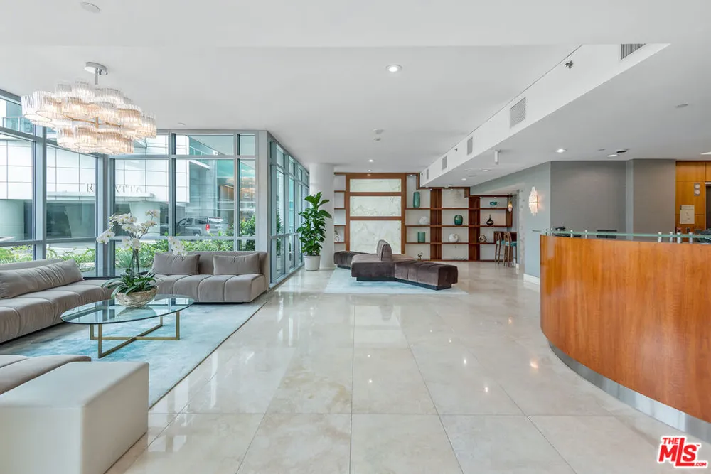 13650 Marina Pointe Drive #404 Marina del Rey, CA 90292