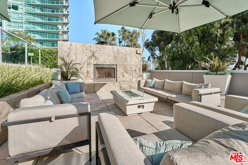 13650 Marina Pointe Drive #404 Marina del Rey, CA 90292