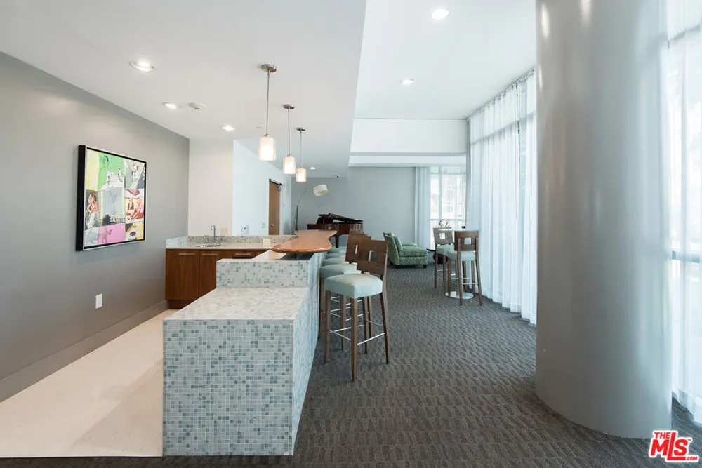 13650 Marina Pointe Drive #404 Marina del Rey, CA 90292
