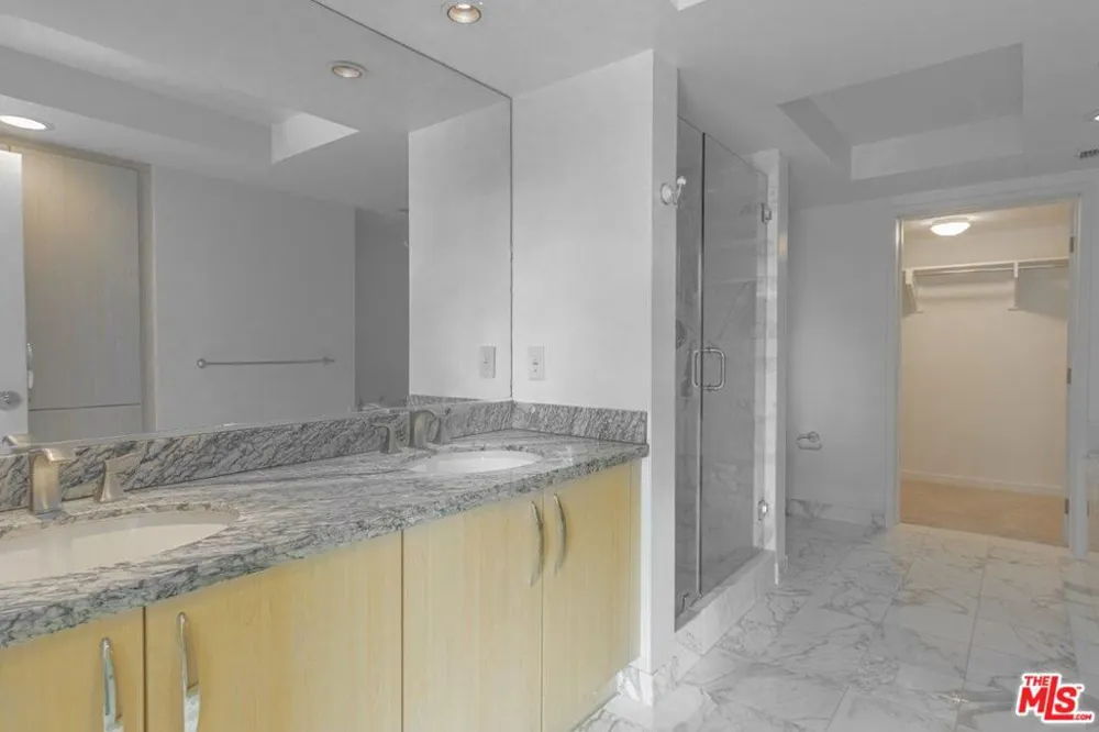 13650 Marina Pointe Drive #404 Marina del Rey, CA 90292