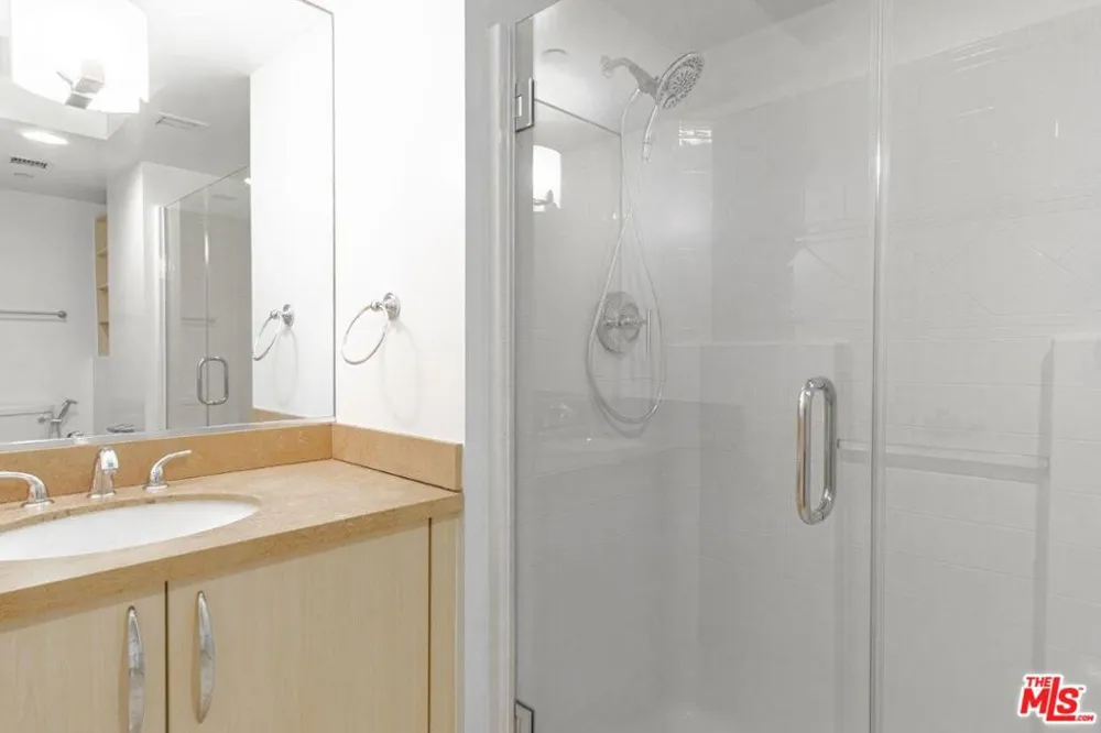 13650 Marina Pointe Drive #404 Marina del Rey, CA 90292