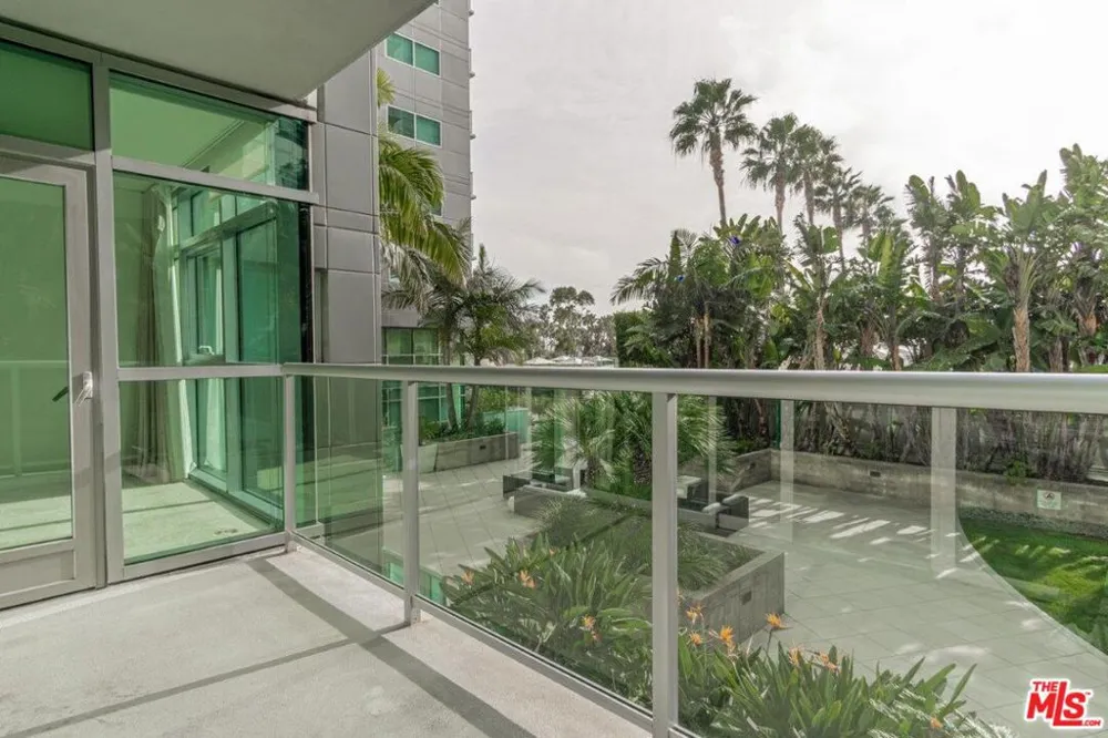 13650 Marina Pointe Drive #404 Marina del Rey, CA 90292