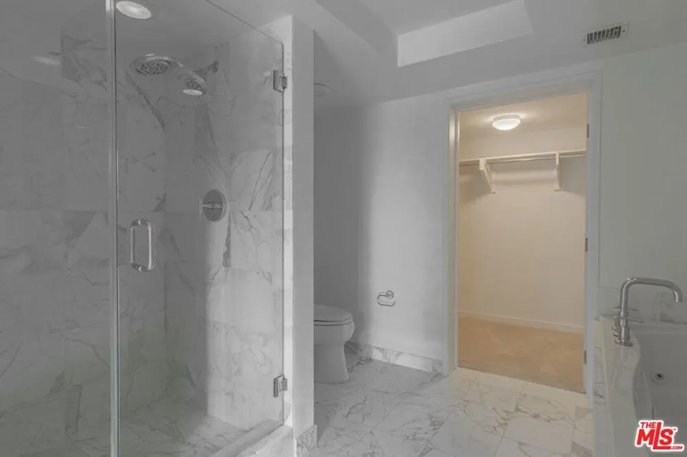 13650 Marina Pointe Drive #404 Marina del Rey, CA 90292