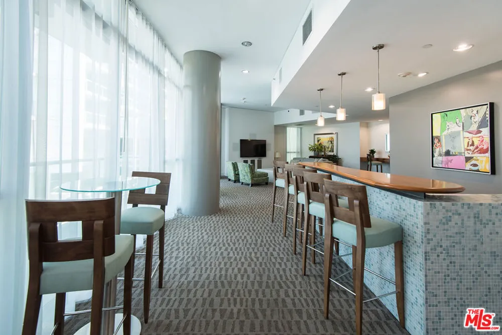 13650 Marina Pointe Drive #404 Marina del Rey, CA 90292
