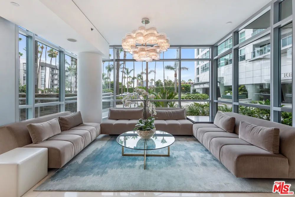 13650 Marina Pointe Drive #404 Marina del Rey, CA 90292