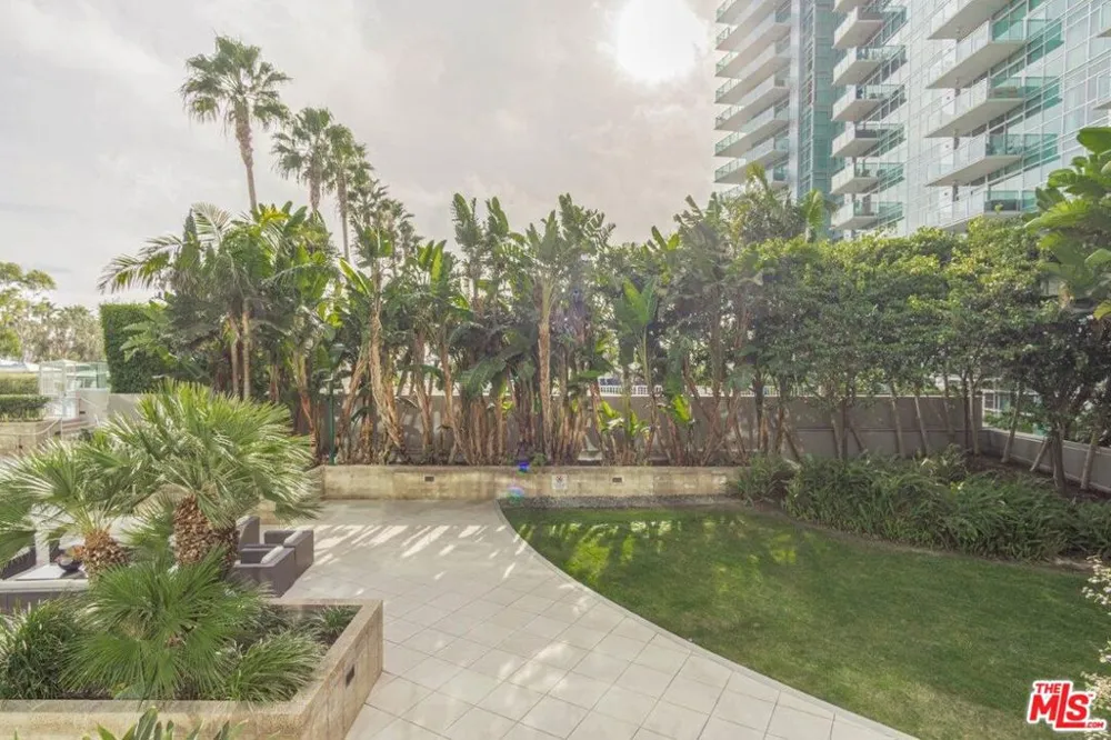 13650 Marina Pointe Drive #404 Marina del Rey, CA 90292