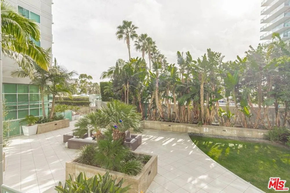 13650 Marina Pointe Drive #404 Marina del Rey, CA 90292