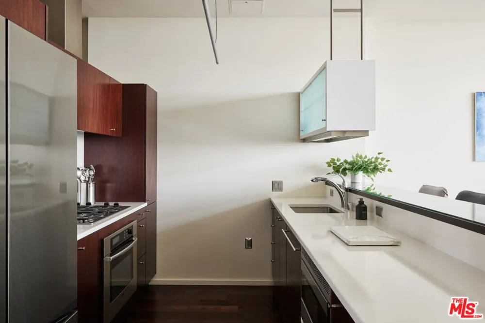 1155 S Grand Avenue #1307 Los Angeles, CA 90015