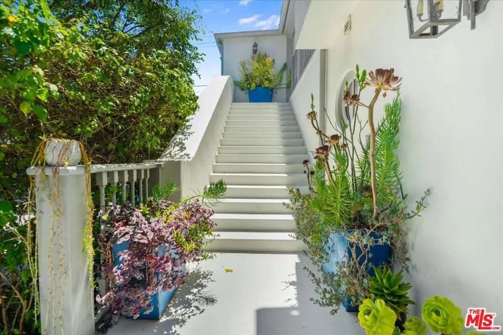 523 Beverly Drive Beverly Hills, CA 90210
