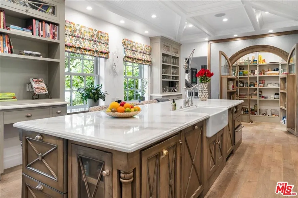 523 Beverly Drive Beverly Hills, CA 90210