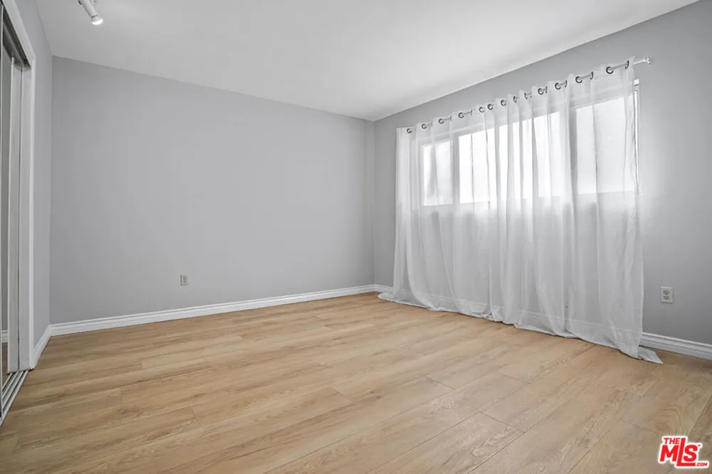 11743 Mayfield #3 Los Angeles, CA 90049