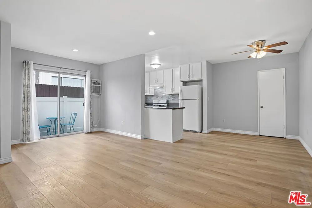 11743 Mayfield #3 Los Angeles, CA 90049