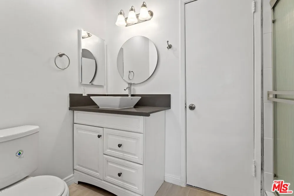 11743 Mayfield #3 Los Angeles, CA 90049
