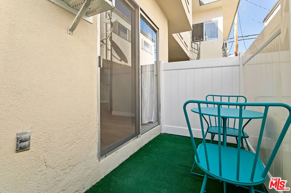 11743 Mayfield #3 Los Angeles, CA 90049