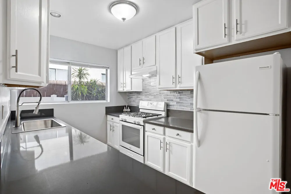 11743 Mayfield #3 Los Angeles, CA 90049