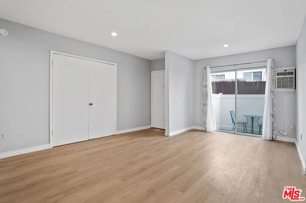 11743 Mayfield #3 Los Angeles, CA 90049