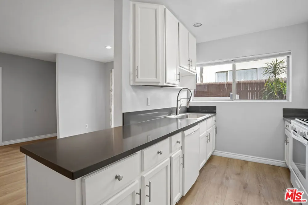 11743 Mayfield #3 Los Angeles, CA 90049